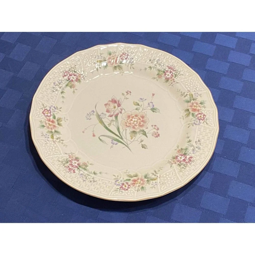 Set‎ Of Two~Lydia by Mikasa, Stoneware Dinner Plates
